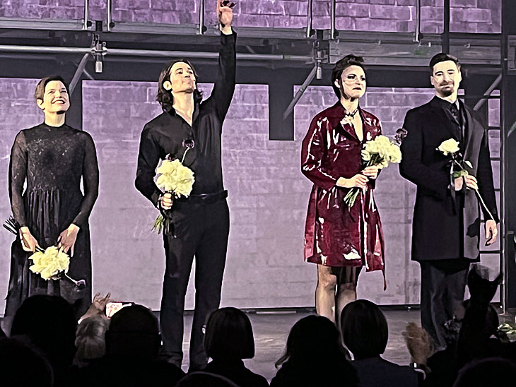 Standing Ovations zum Schlussapplaus: Milica Javanovic, Fabio Diso (2.v.l.), Miriam Neumaier (©Foto. Martin Schmitz)